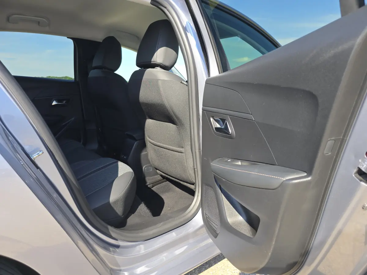 1.2 Hybrid 136 e-DCS6 Allure - 136 Pk - Climate Control - Cruise Control