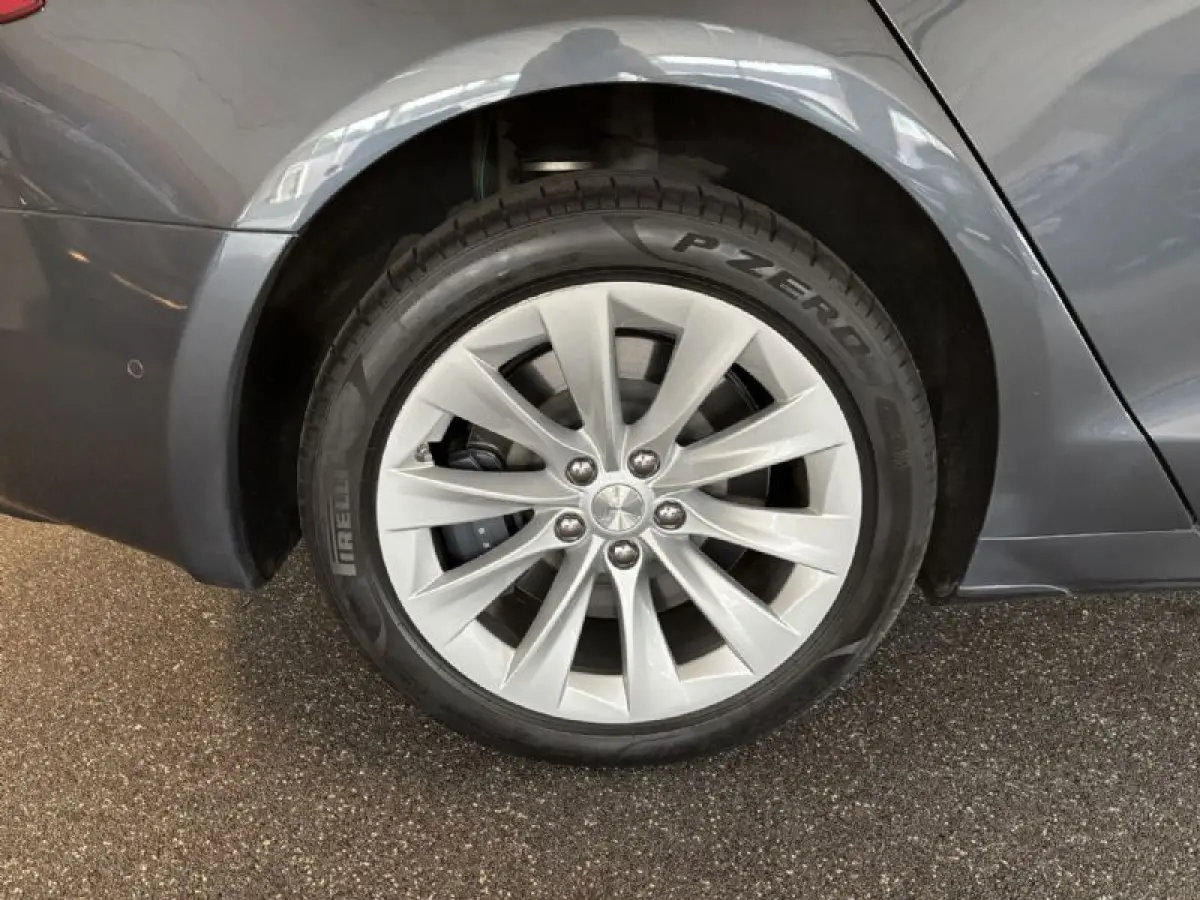 100D long range dual motor Leder panorama dak lage km stand zeer mooi