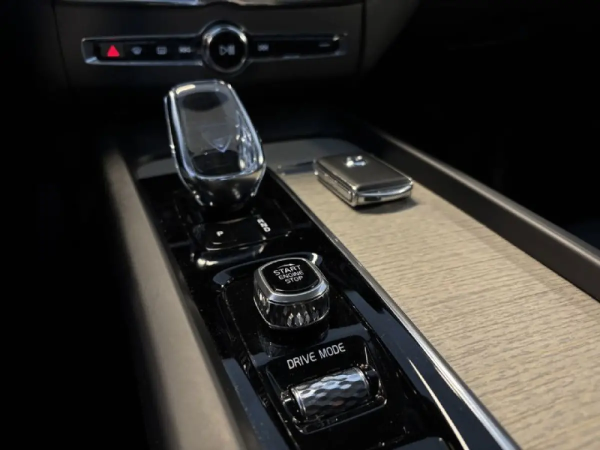2.0 T8 Twin Engine AWD Inscription Panodak / Leer / Elek Trekhaak / BLIS / full LED / Apple Carplay / Camera / Adapt