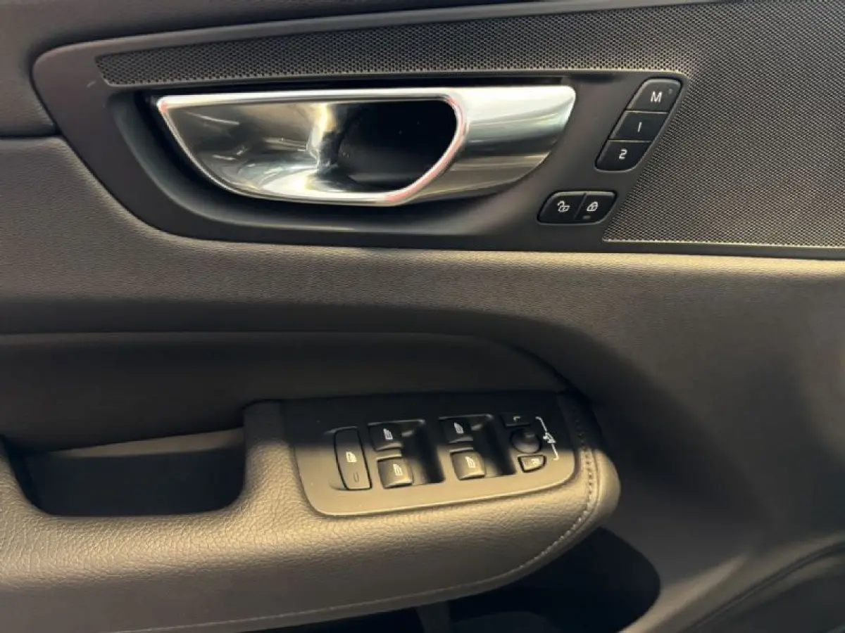 2.0 T8 Twin Engine AWD Inscription Panodak / Leer / Elek Trekhaak / BLIS / full LED / Apple Carplay / Camera / Adapt