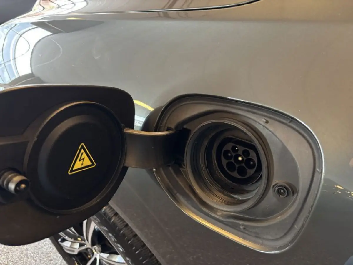 2.0 T8 Twin Engine AWD Inscription Panodak / Leer / Elek Trekhaak / BLIS / full LED / Apple Carplay / Camera / Adapt