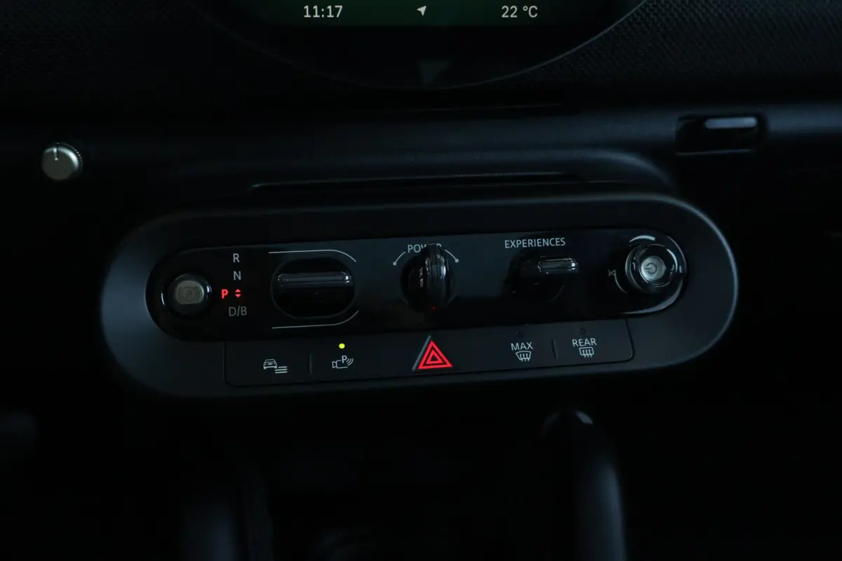 Aceman SE John Works M 54.2 kWh | SoH 98% | Panoramadak | Head-up | Comfort Access | Stoelverwarming |