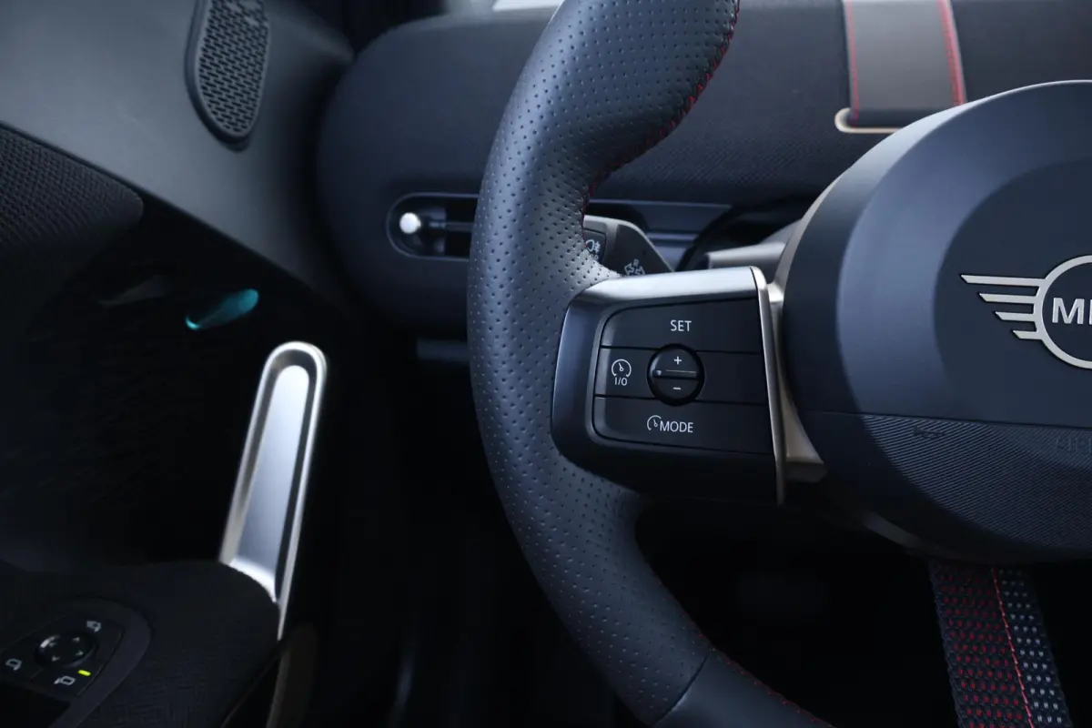 Aceman SE John Works M 54.2 kWh | SoH 98% | Panoramadak | Head-up | Comfort Access | Stoelverwarming |
