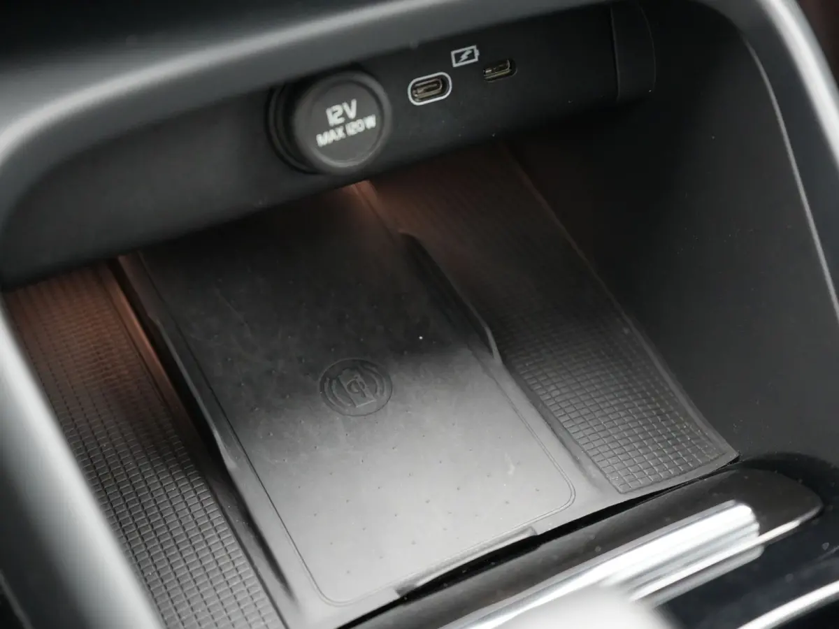 Ultimate 70 kWh 231pk | Panodak | Warmtepomp | Adaptive Cruise | 360 Camera | Harman / Kardon | Alcantara Sportstoelen Memory & Verwarmd | Stuur Verwarmd | Google Assistent | Apple Carplay |