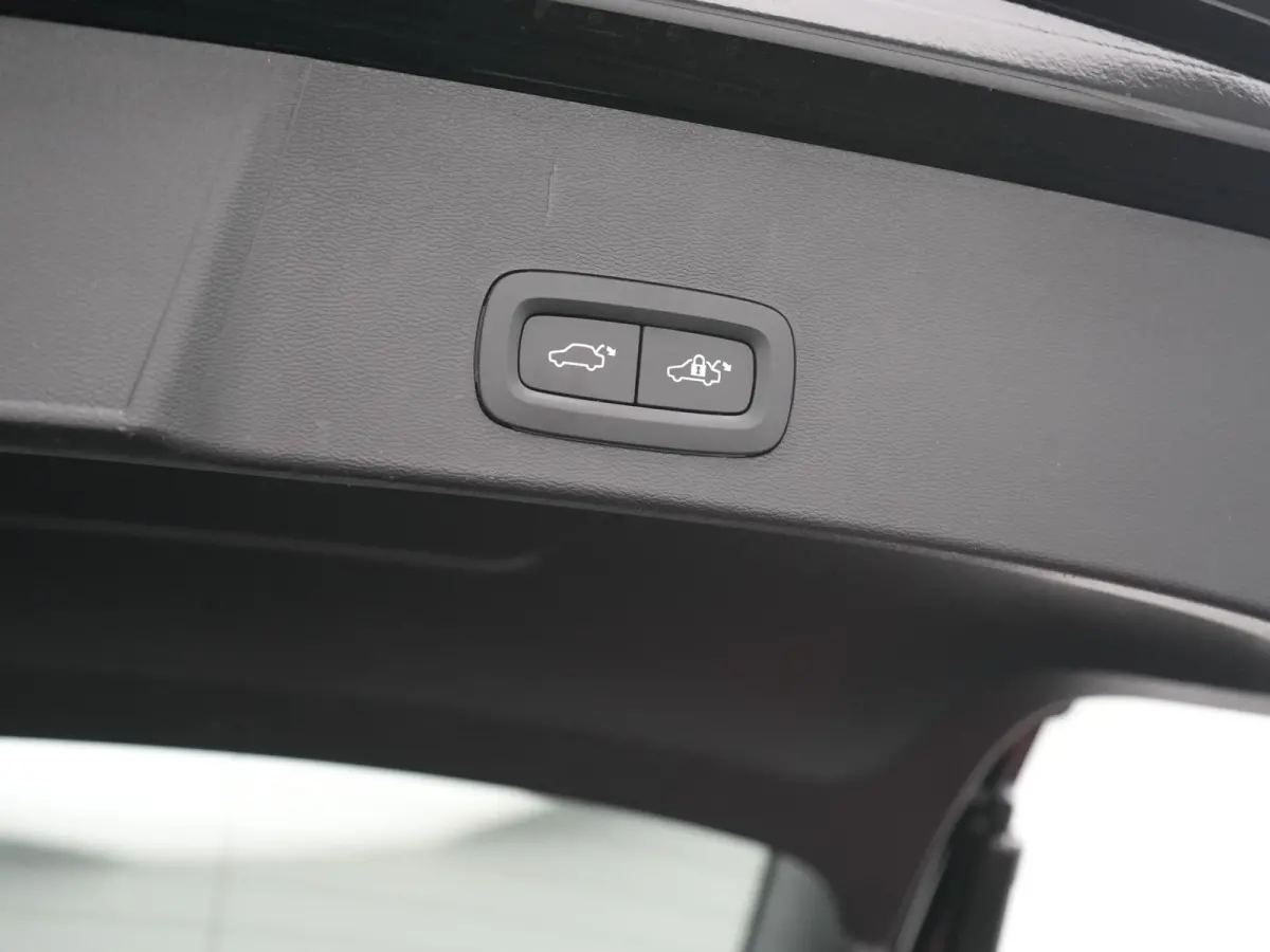 Ultimate 70 kWh 231pk | Panodak | Warmtepomp | Adaptive Cruise | 360 Camera | Harman / Kardon | Alcantara Sportstoelen Memory & Verwarmd | Stuur Verwarmd | Google Assistent | Apple Carplay |