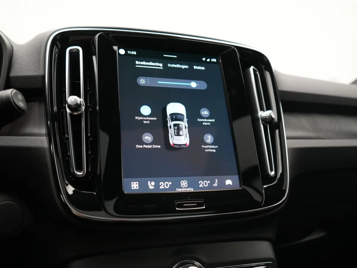 Ultimate 70 kWh 231pk | Panodak | Warmtepomp | Adaptive Cruise | 360 Camera | Harman / Kardon | Alcantara Sportstoelen Memory & Verwarmd | Stuur Verwarmd | Google Assistent | Apple Carplay |