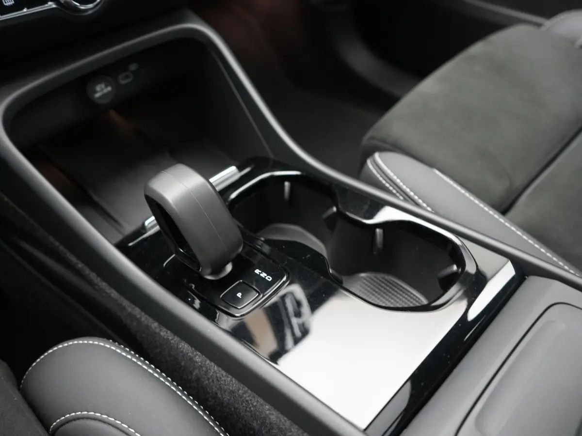 Ultimate 70 kWh 231pk | Panodak | Warmtepomp | Adaptive Cruise | 360 Camera | Harman / Kardon | Alcantara Sportstoelen Memory & Verwarmd | Stuur Verwarmd | Google Assistent | Apple Carplay |