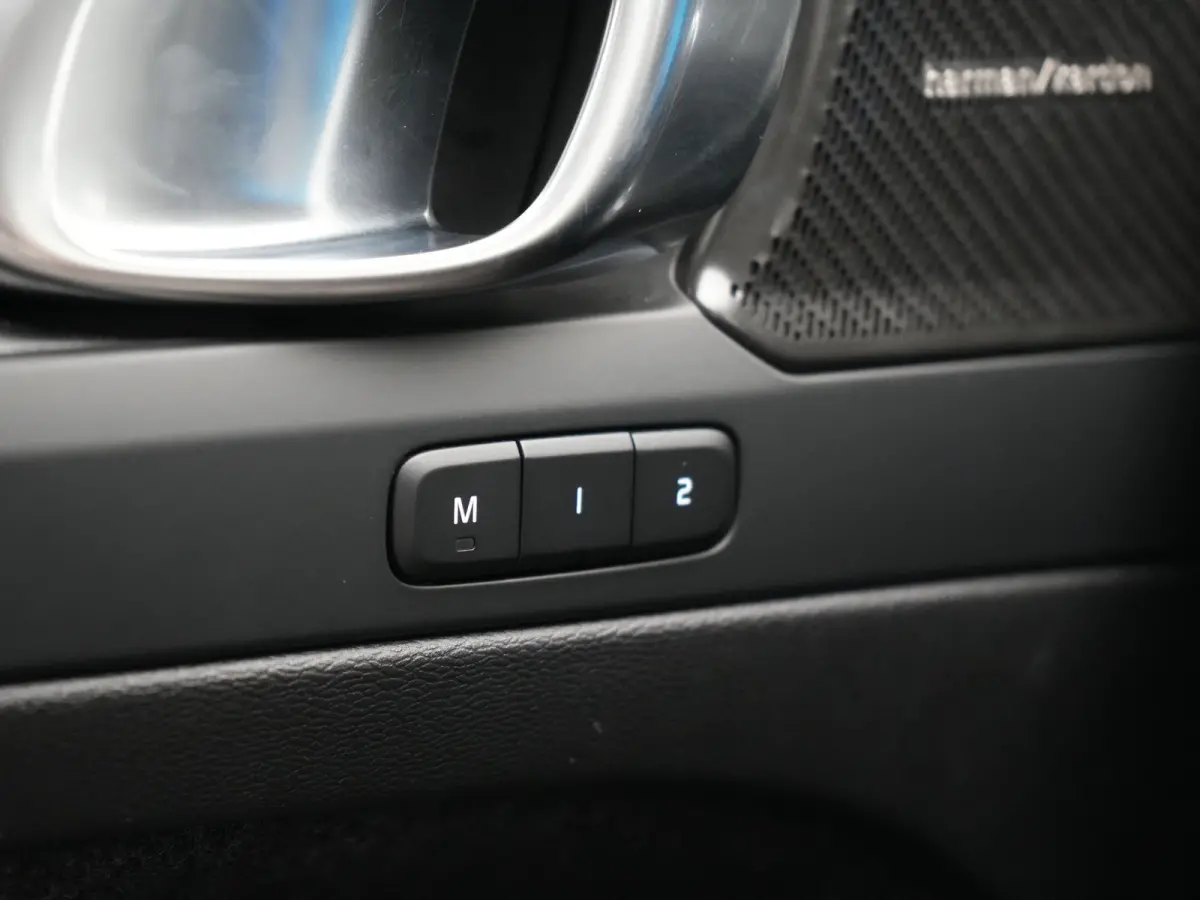 Ultimate 70 kWh 231pk | Panodak | Warmtepomp | Adaptive Cruise | 360 Camera | Harman / Kardon | Alcantara Sportstoelen Memory & Verwarmd | Stuur Verwarmd | Google Assistent | Apple Carplay |