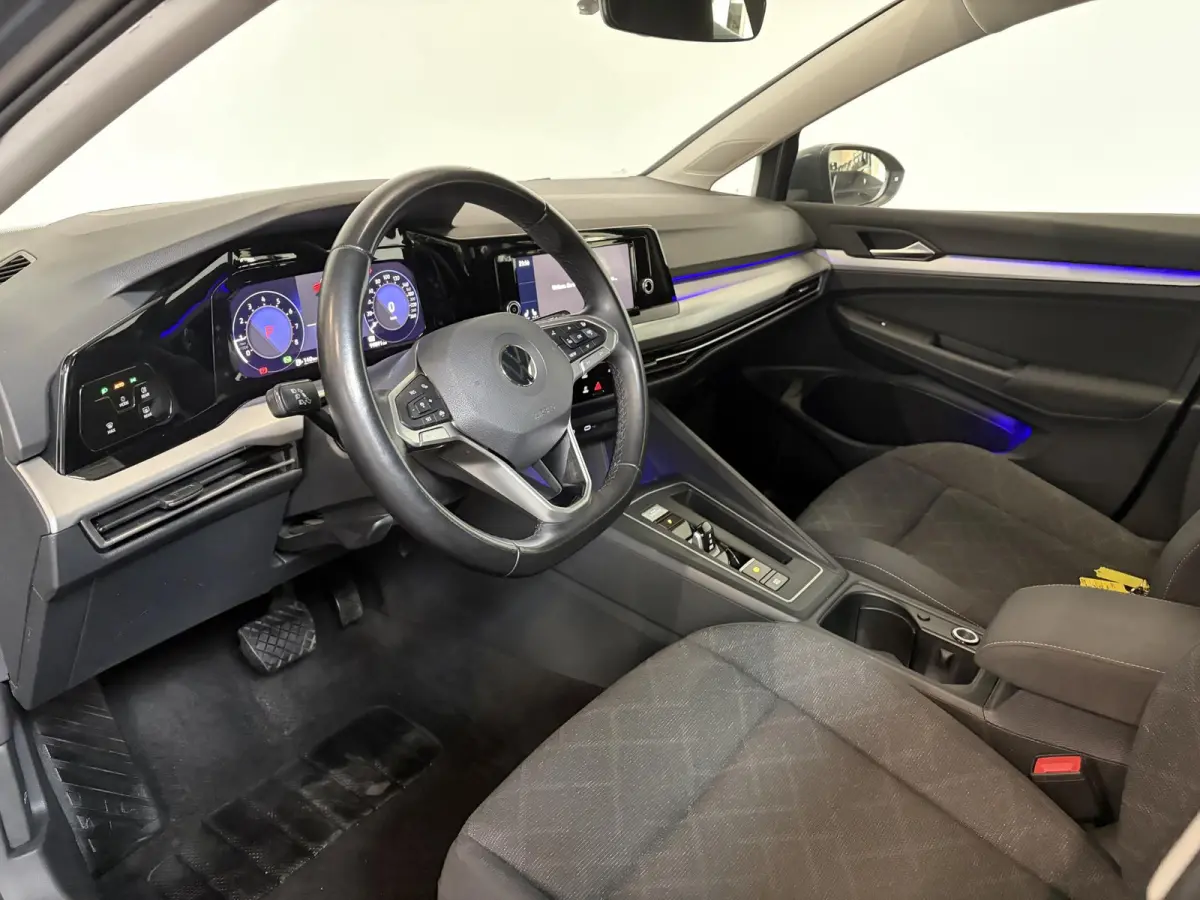 1.0 eTSI 110pk Automaat Life Climate control LED Lane Assist App Connect Cruise Control Climatronic Lichtmetalen Velgen Velgen Winterpakket