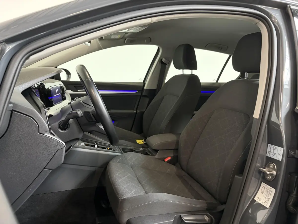 1.0 eTSI 110pk Automaat Life Climate control LED Lane Assist App Connect Cruise Control Climatronic Lichtmetalen Velgen Velgen Winterpakket
