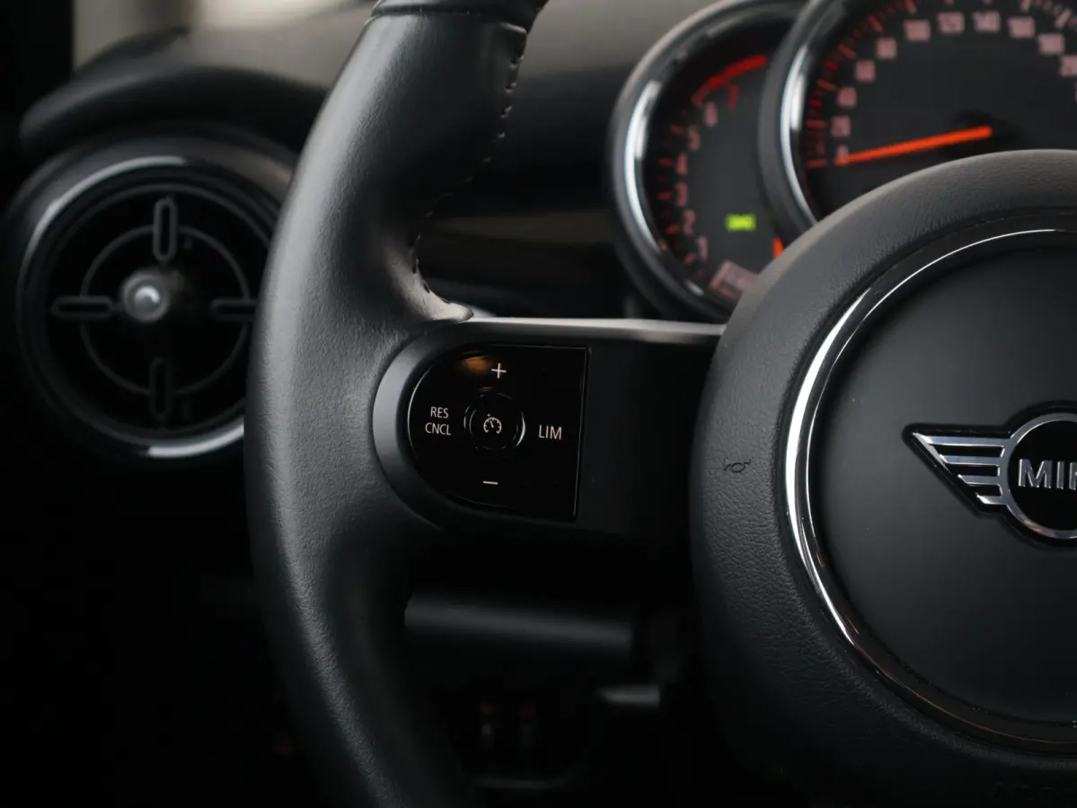 1.5 Cooper Camden Edition Cruise Control/ LED-koplampen/ Navigatie /