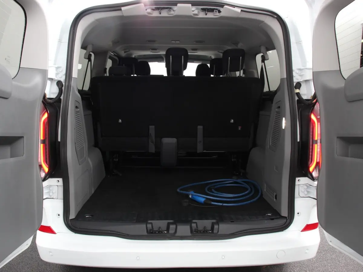 340 L2H1 Limited 65 kWh 8 persoons Automaat Cruise Control Airco Lichtmetalen Velgen