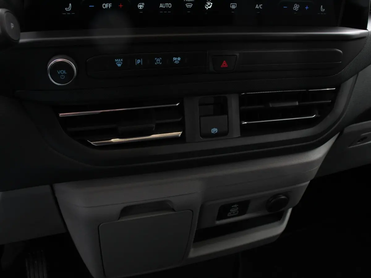 340 L2H1 Limited 65 kWh 8 persoons Automaat Cruise Control Airco Lichtmetalen Velgen