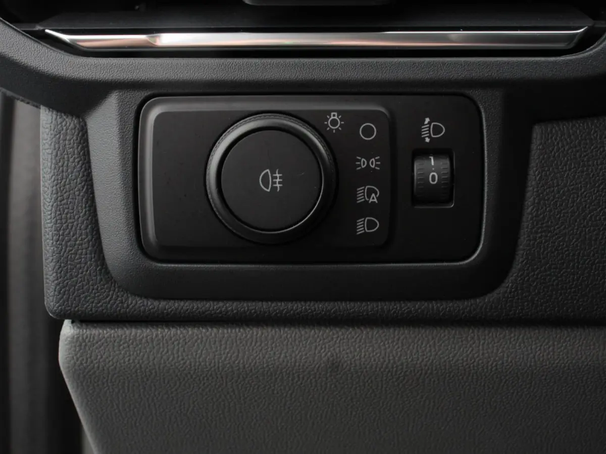 340 L2H1 Limited 65 kWh 8 persoons Automaat Cruise Control Airco Lichtmetalen Velgen