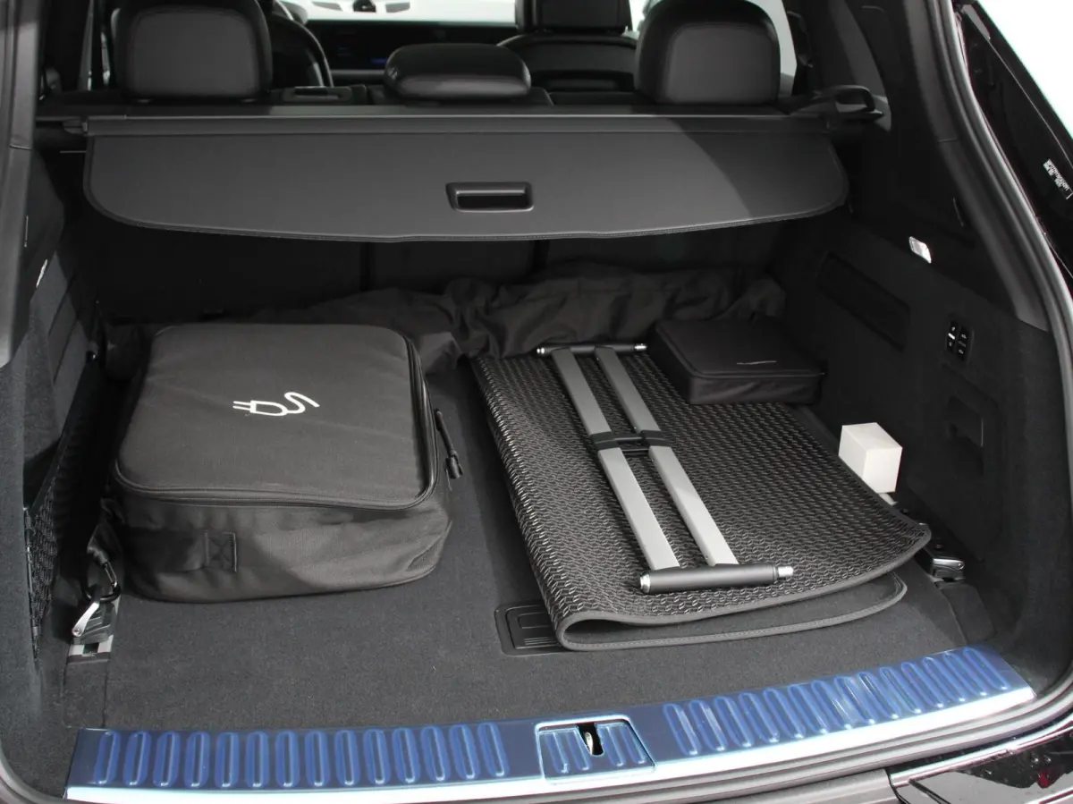 3.0 E-Hybrid Akrapovic met soundbox Luchtvering Leder Panoramadak Camera Navigatie Elektrische comfortstoelen DAB+ Led Adaptieve cruise control Climate control Lichtmetalen velgen Apple Carp