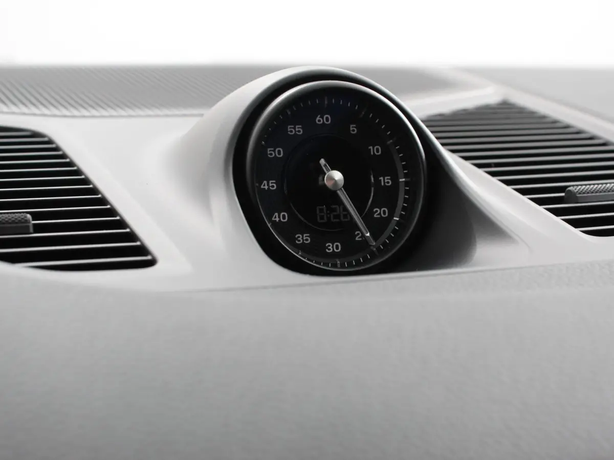3.0 E-Hybrid Akrapovic met soundbox Luchtvering Leder Panoramadak Camera Navigatie Elektrische comfortstoelen DAB+ Led Adaptieve cruise control Climate control Lichtmetalen velgen Apple Carp