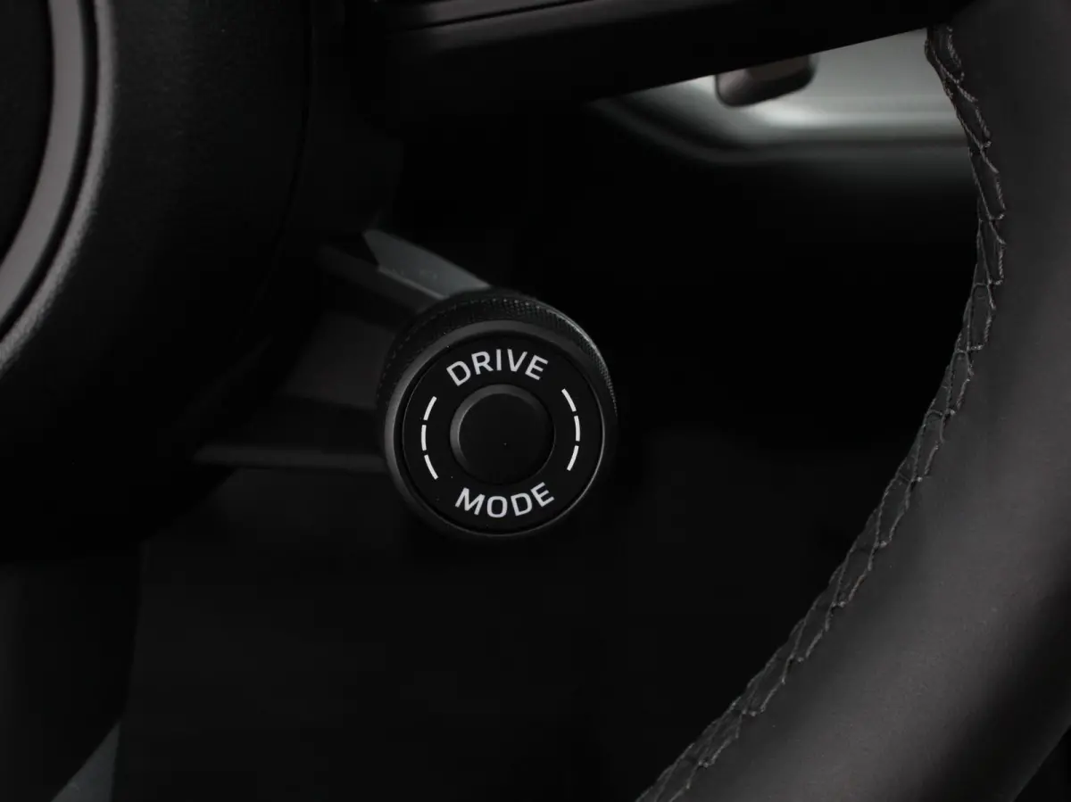 3.0 E-Hybrid Akrapovic met soundbox Luchtvering Leder Panoramadak Camera Navigatie Elektrische comfortstoelen DAB+ Led Adaptieve cruise control Climate control Lichtmetalen velgen Apple Carp