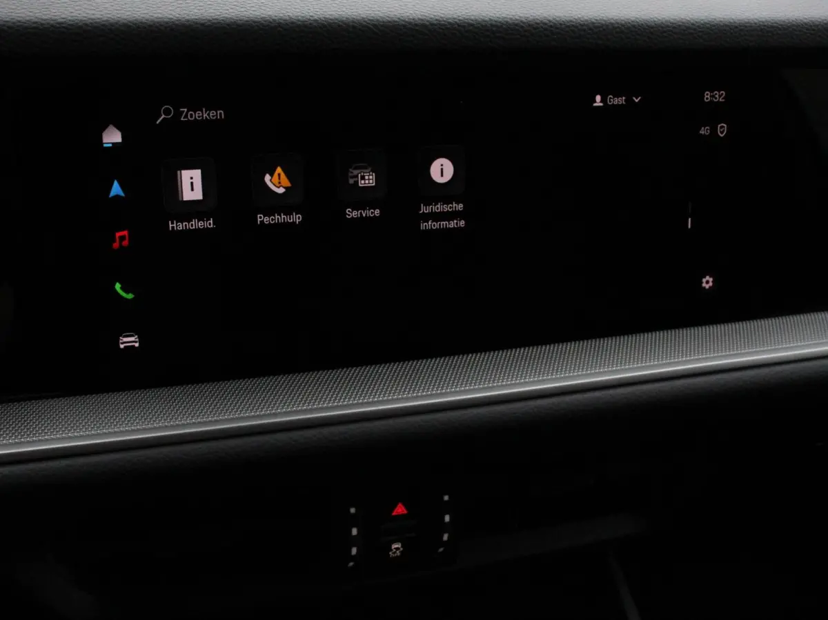 3.0 E-Hybrid Akrapovic met soundbox Luchtvering Leder Panoramadak Camera Navigatie Elektrische comfortstoelen DAB+ Led Adaptieve cruise control Climate control Lichtmetalen velgen Apple Carp