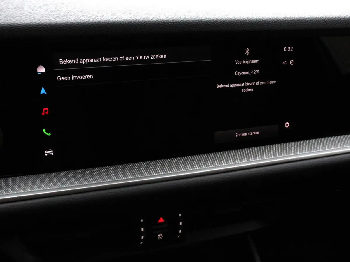 3.0 E-Hybrid Akrapovic met soundbox Luchtvering Leder Panoramadak Camera Navigatie Elektrische comfortstoelen DAB+ Led Adaptieve cruise control Climate control Lichtmetalen velgen Apple Carp