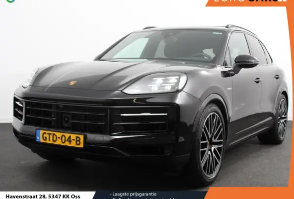 3.0 E-Hybrid Akrapovic met soundbox Luchtvering Leder Panoramadak Camera Navigatie Elektrische comfortstoelen DAB+ Led Adaptieve cruise control Climate control Lichtmetalen velgen Apple Carp