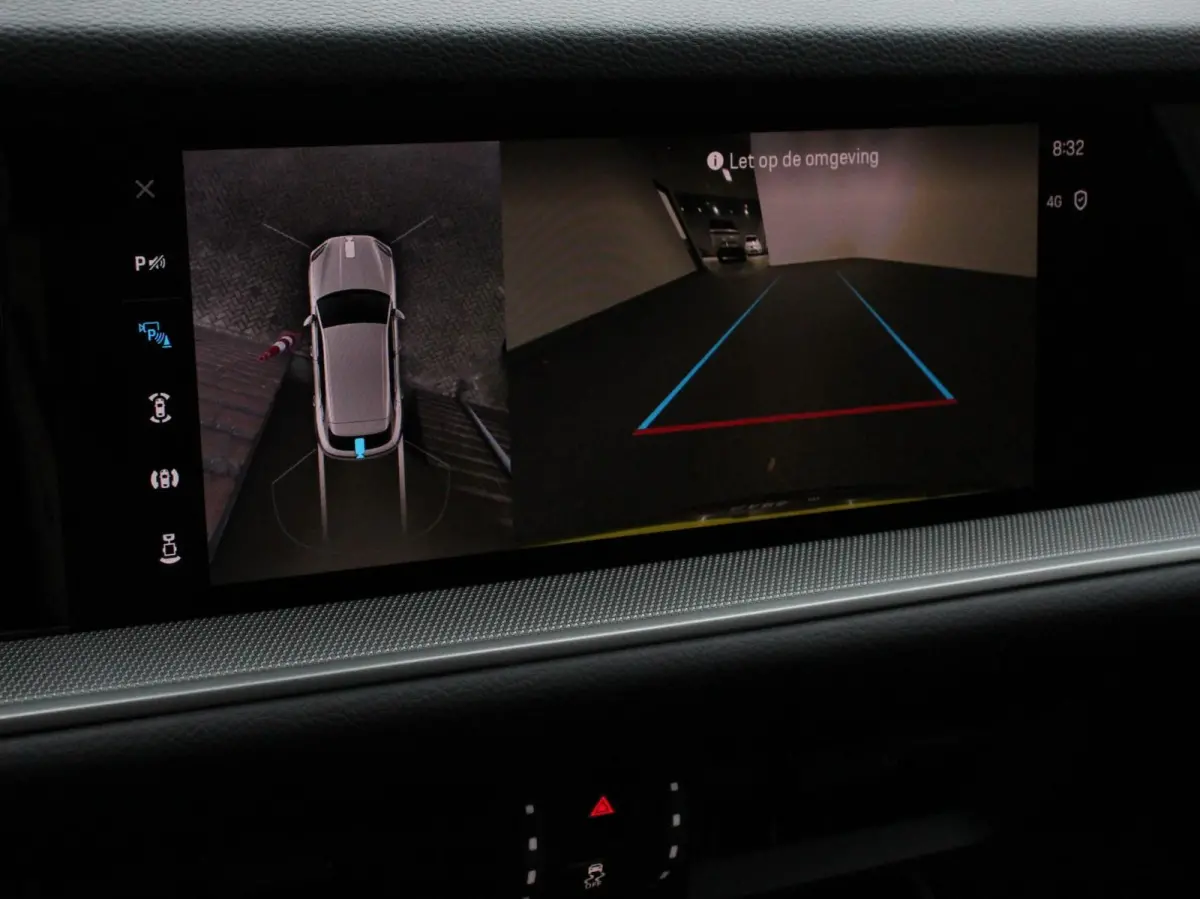 3.0 E-Hybrid Akrapovic met soundbox Luchtvering Leder Panoramadak Camera Navigatie Elektrische comfortstoelen DAB+ Led Adaptieve cruise control Climate control Lichtmetalen velgen Apple Carp