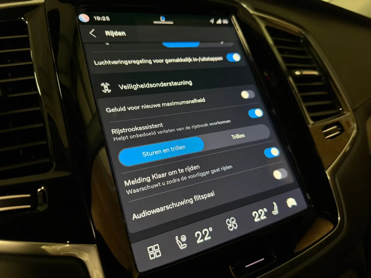 T8 AWD Recharge Plus Bright | Vol! | Luchtvering | Stoelventilatie | 360° Camera | Harman Kardon | 455pk | Schuifdak | Adaptieve Cruise Control | Stoelverwarming voor+achter | Stuurwielverw