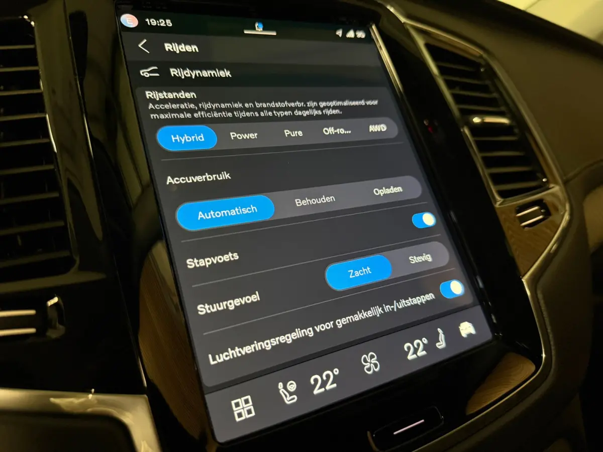 T8 AWD Recharge Plus Bright | Vol! | Luchtvering | Stoelventilatie | 360° Camera | Harman Kardon | 455pk | Schuifdak | Adaptieve Cruise Control | Stoelverwarming voor+achter | Stuurwielverw