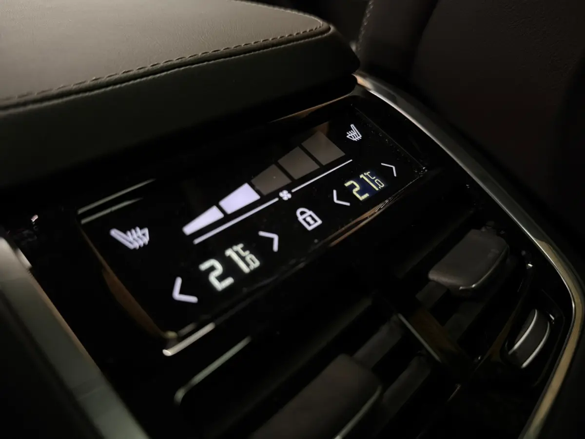 T8 AWD Recharge Plus Bright | Vol! | Luchtvering | Stoelventilatie | 360° Camera | Harman Kardon | 455pk | Schuifdak | Adaptieve Cruise Control | Stoelverwarming voor+achter | Stuurwielverw