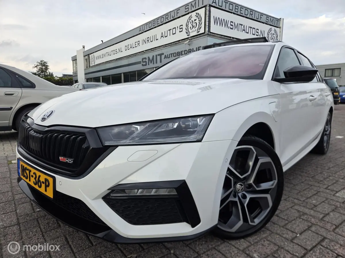 1.4 TSI RS iV PHEV Business HeadUp/Pano