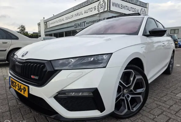 1.4 TSI RS iV PHEV Business HeadUp/Pano