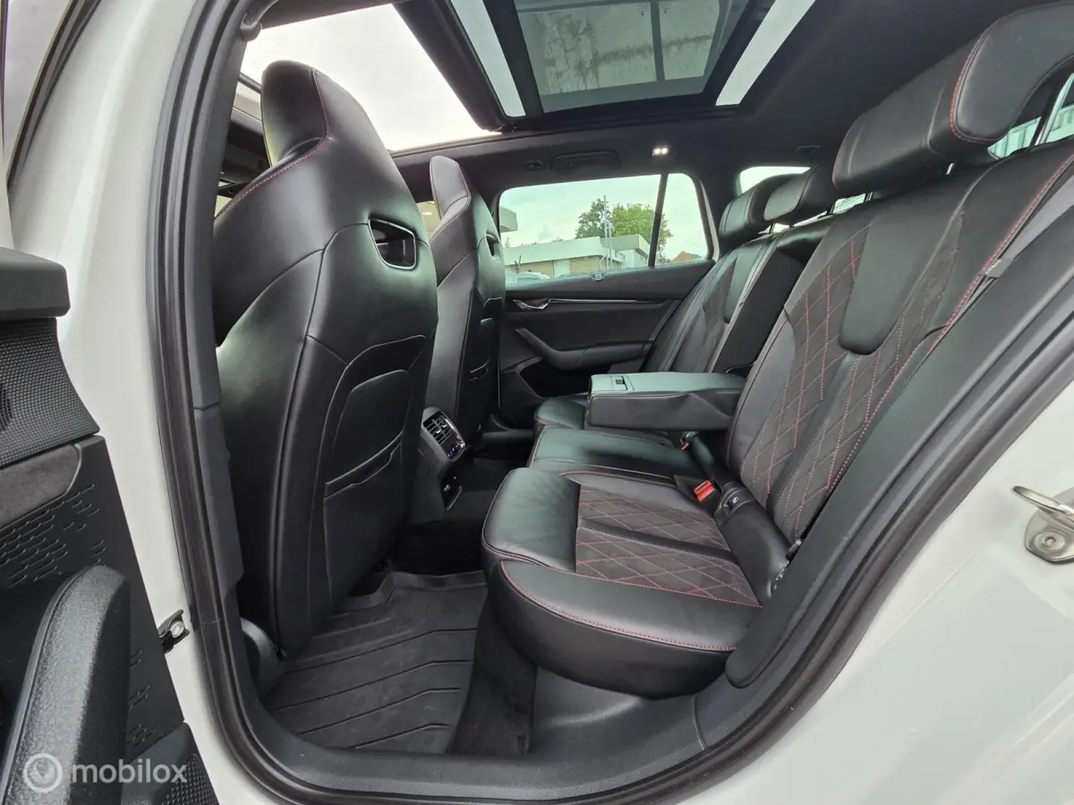 1.4 TSI RS iV PHEV Business HeadUp/Pano