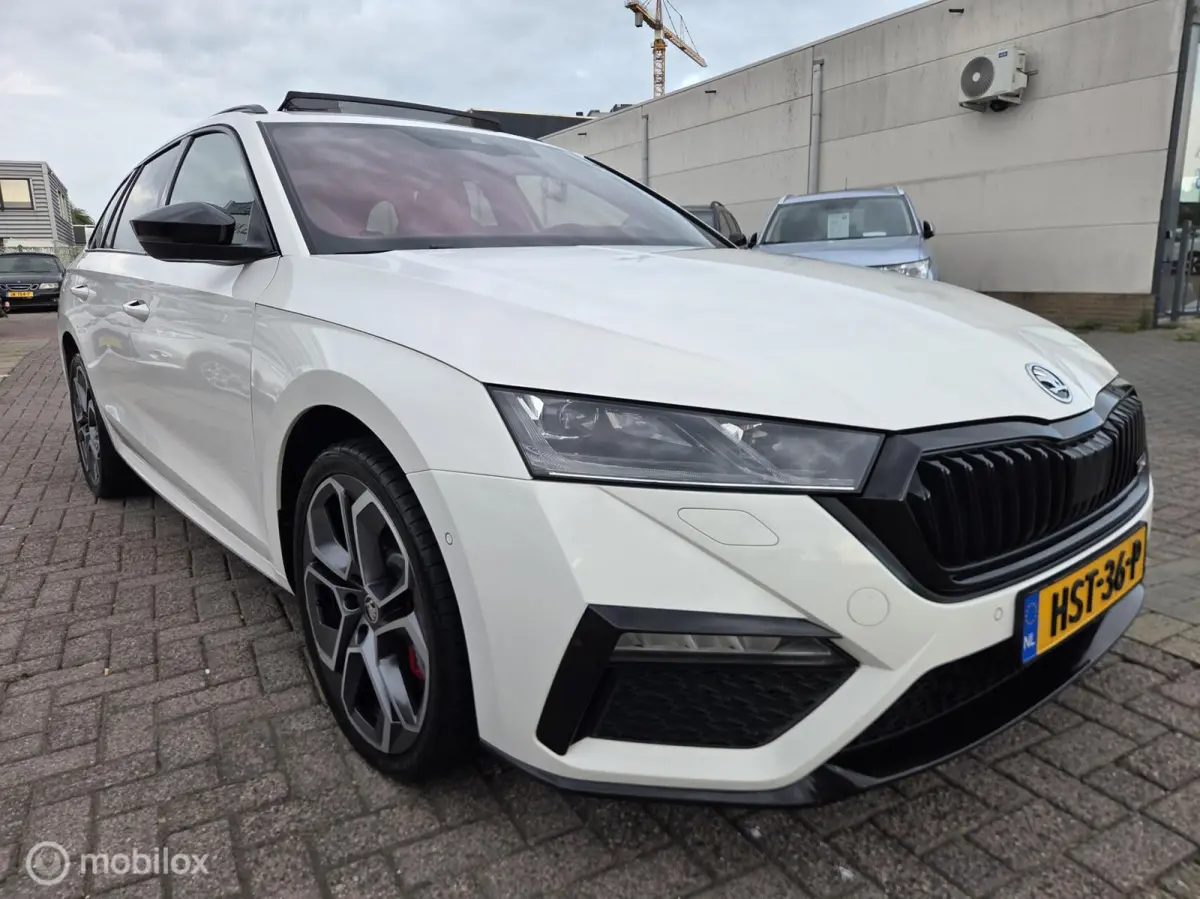 1.4 TSI RS iV PHEV Business HeadUp/Pano