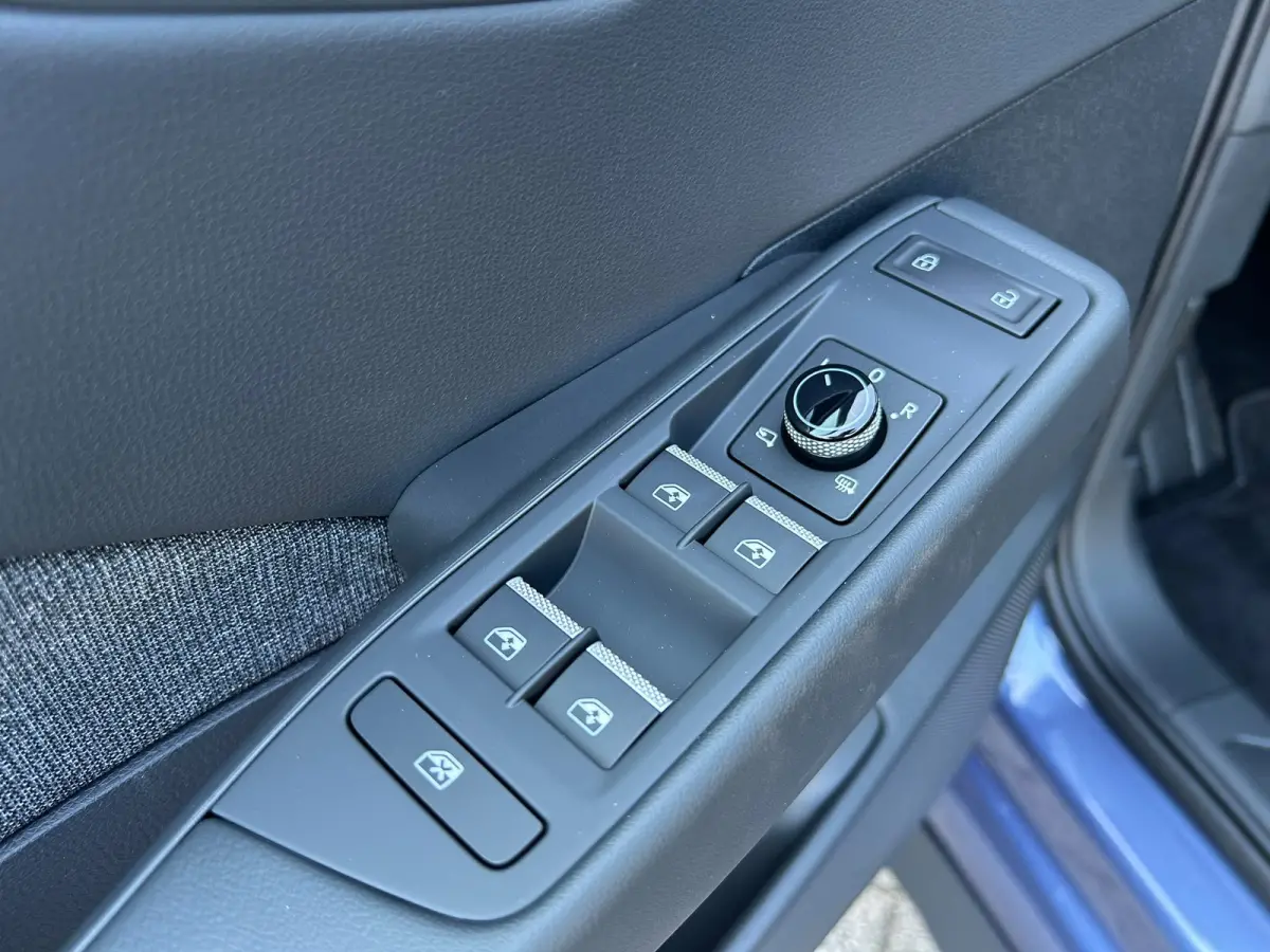 Style | Airconditioning automatisch, 2-zone (Climatronic) | Automatische afstandsregeling (Adaptive Cruise Control) | Buitenspiegels elektrisch instel-, verwarm- en inklapbaar