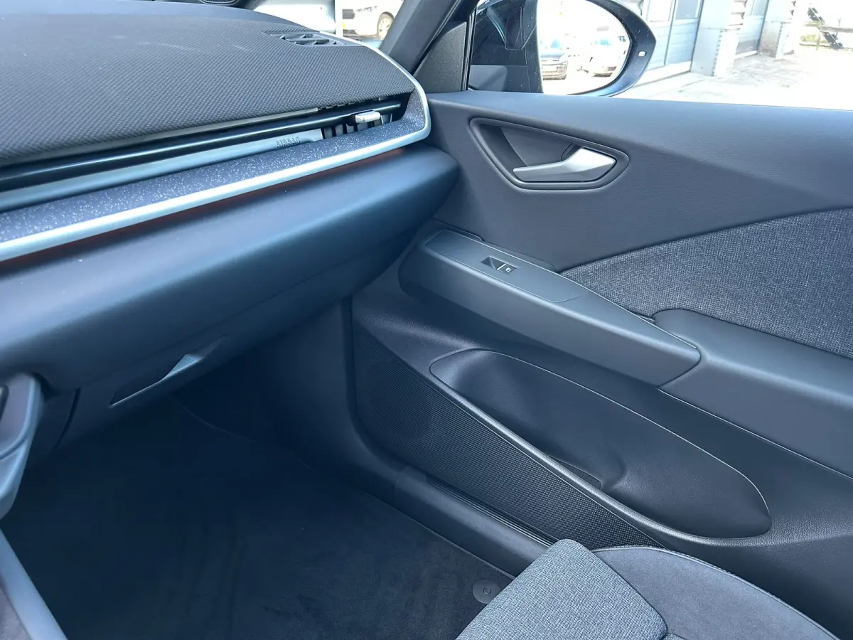 Style | Airconditioning automatisch, 2-zone (Climatronic) | Automatische afstandsregeling (Adaptive Cruise Control) | Buitenspiegels elektrisch instel-, verwarm- en inklapbaar