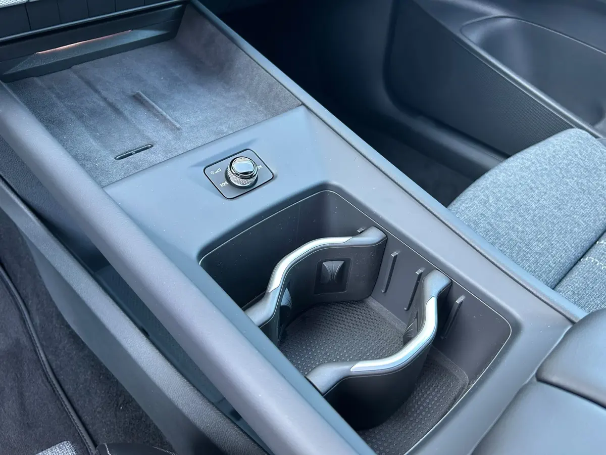 Style | Airconditioning automatisch, 2-zone (Climatronic) | Automatische afstandsregeling (Adaptive Cruise Control) | Buitenspiegels elektrisch instel-, verwarm- en inklapbaar
