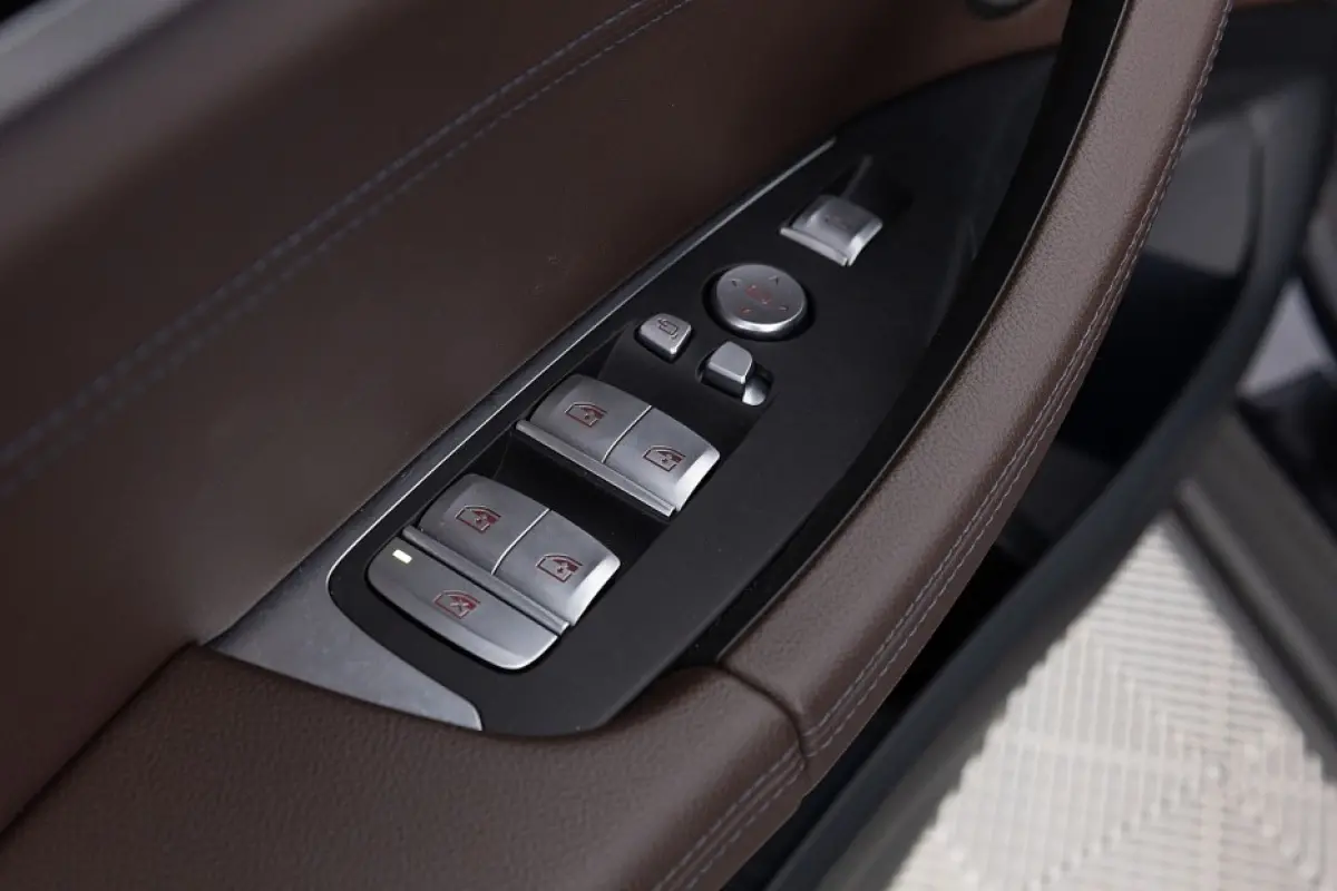 High Executive 80 kWh *SOH 100%* PANORAMADAK | LEDER