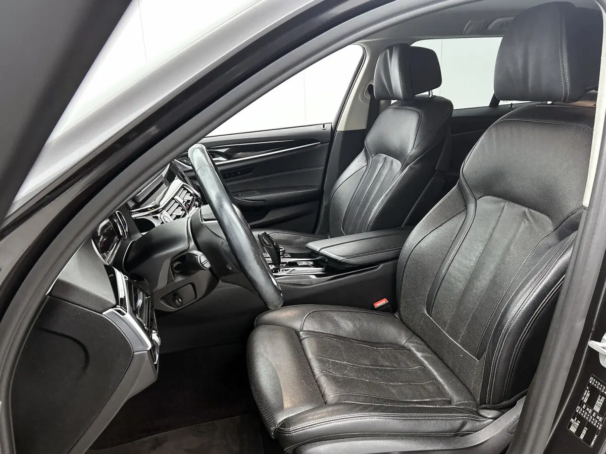 530i High Executive (Goed OndH, Navi, Stoel Ver + Koel, Camera, Head-up, Comfort Stoelen, Etc)