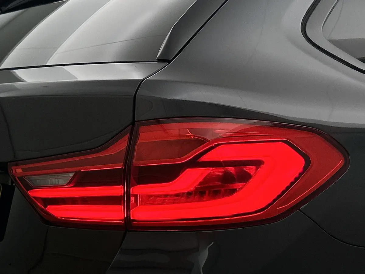 530i High Executive (Goed OndH, Navi, Stoel Ver + Koel, Camera, Head-up, Comfort Stoelen, Etc)