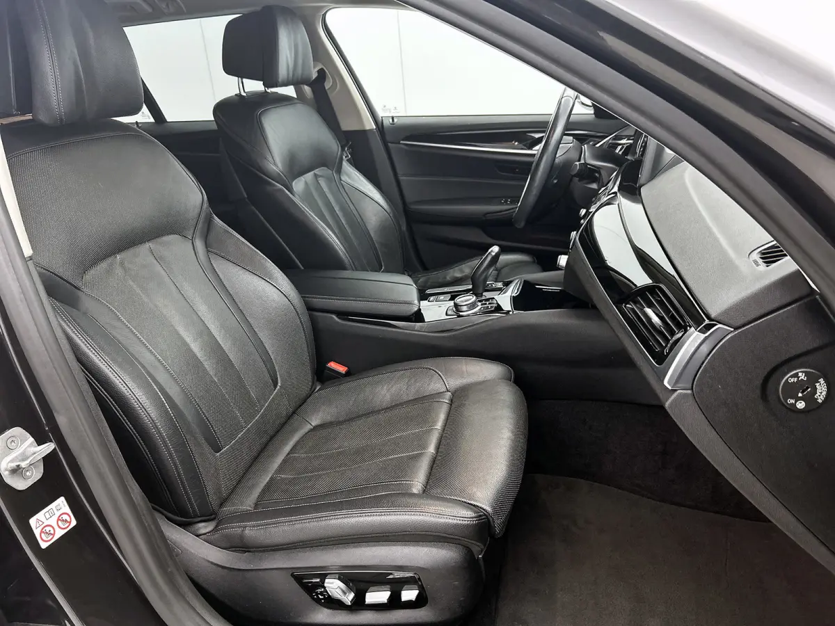 530i High Executive (Goed OndH, Navi, Stoel Ver + Koel, Camera, Head-up, Comfort Stoelen, Etc)