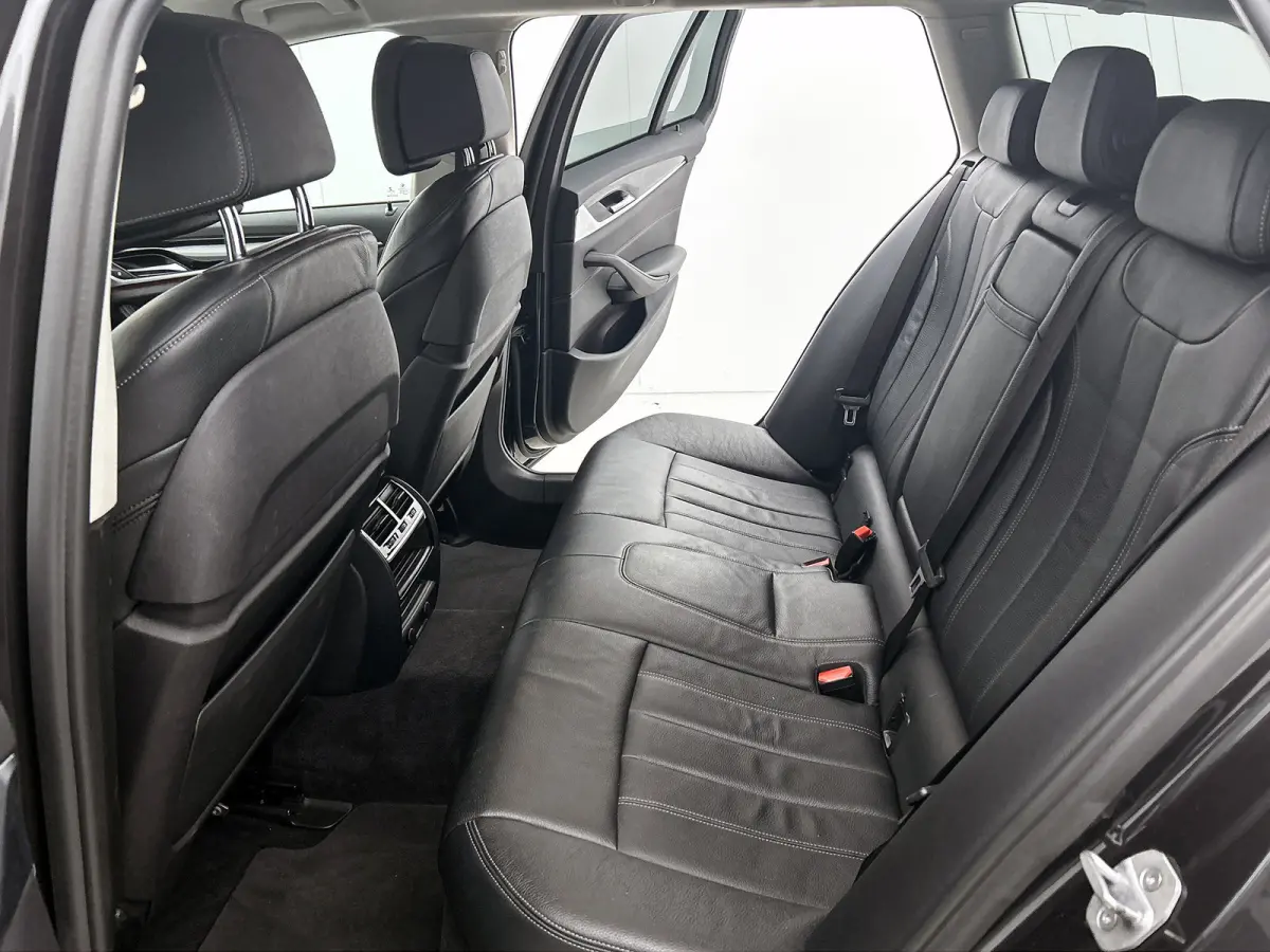 530i High Executive (Goed OndH, Navi, Stoel Ver + Koel, Camera, Head-up, Comfort Stoelen, Etc)