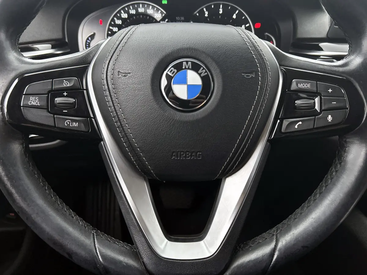 530i High Executive (Goed OndH, Navi, Stoel Ver + Koel, Camera, Head-up, Comfort Stoelen, Etc)
