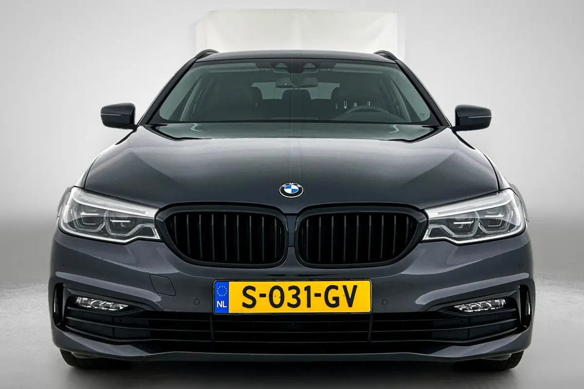 530i High Executive (Goed OndH, Navi, Stoel Ver + Koel, Camera, Head-up, Comfort Stoelen, Etc)