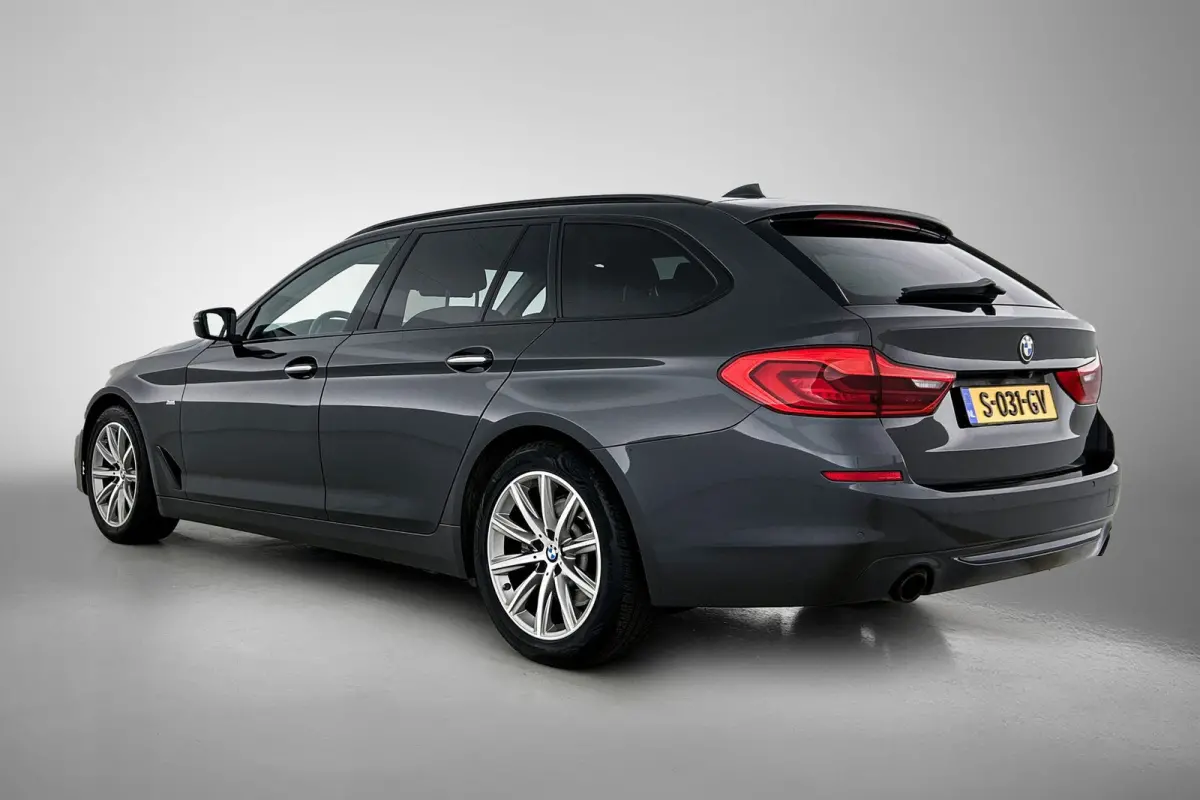 530i High Executive (Goed OndH, Navi, Stoel Ver + Koel, Camera, Head-up, Comfort Stoelen, Etc)