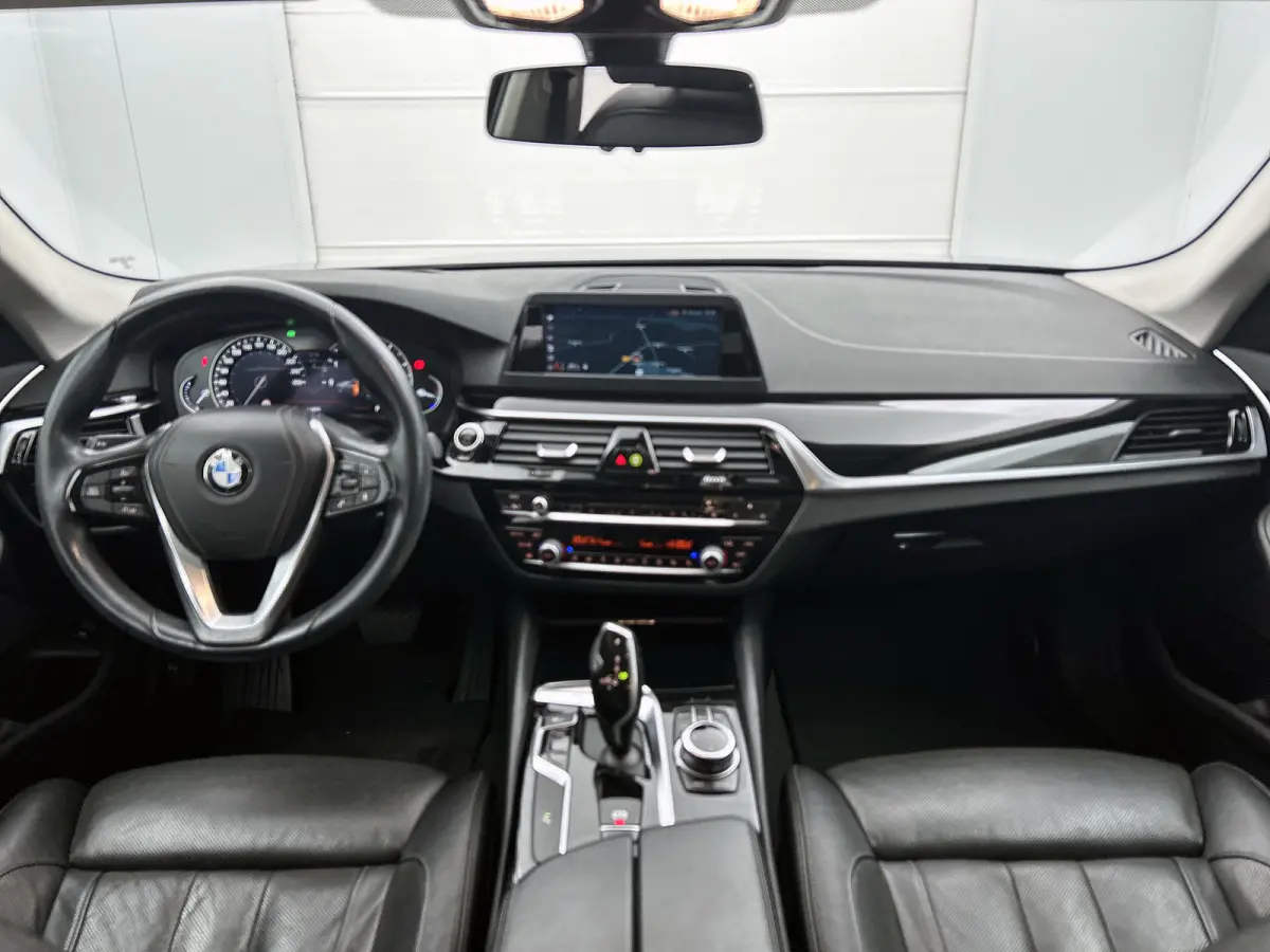 530i High Executive (Goed OndH, Navi, Stoel Ver + Koel, Camera, Head-up, Comfort Stoelen, Etc)