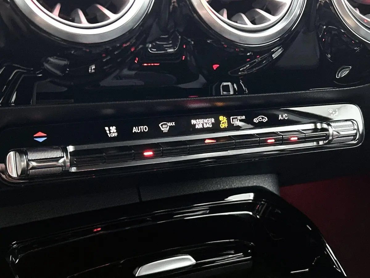 AMG 35 4MATIC Premium Plus | ACHTERUITRIJCAMERA | BURMESTER | STOELVERWARMING | SFEERVERLICHTING | MULTIBEAM LED |