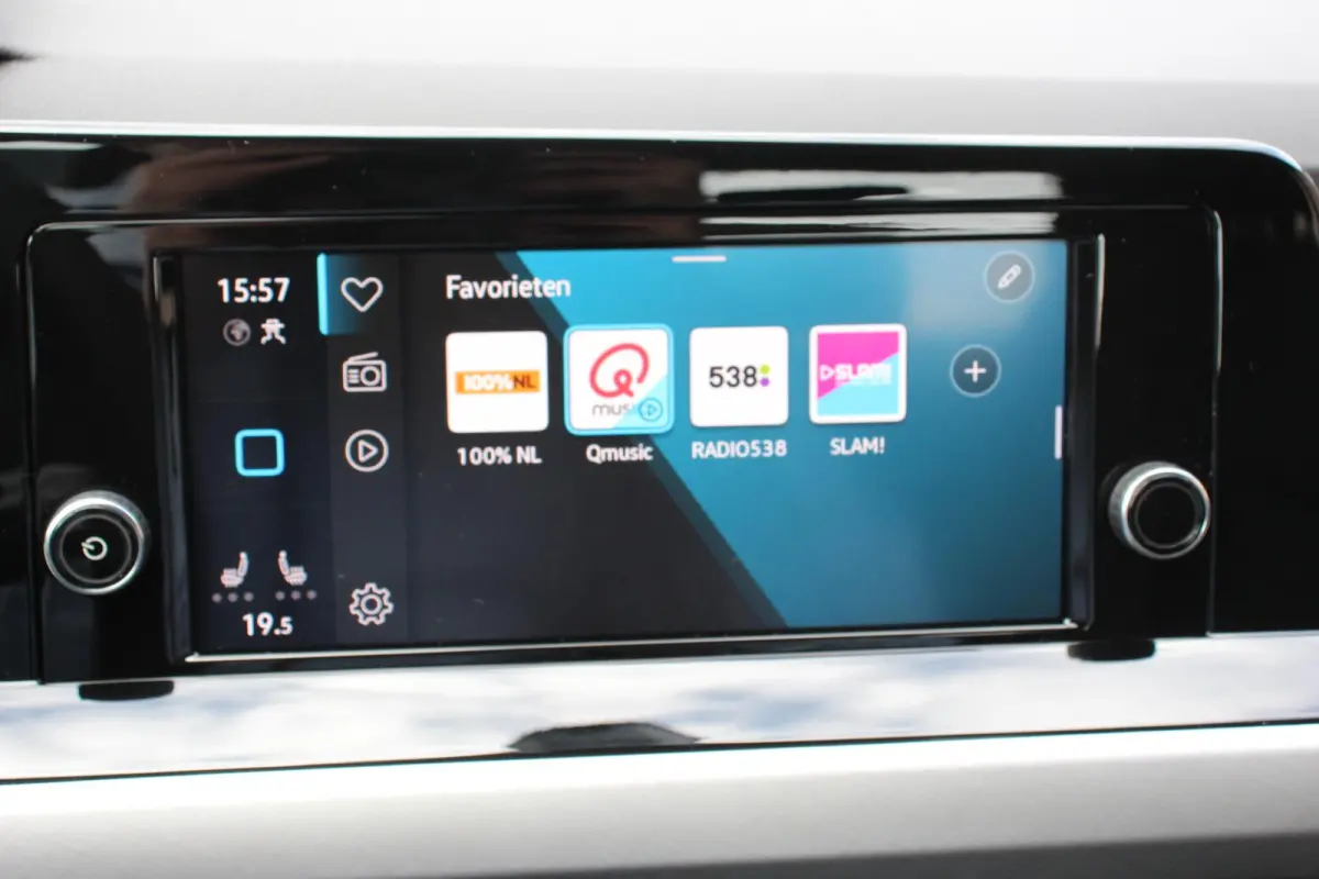 1.0 TSI 110pk Automaat Life Navigatie Climate Control Navigatie Camera Digitale Cockpit Parkeer sensoren  V+A DAB Cruise Control Lichtmetalen Velgen