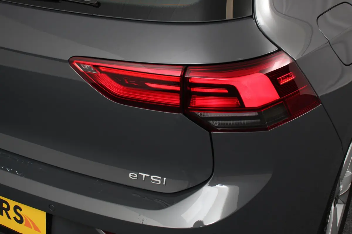 1.0 TSI 110pk Automaat Life Navigatie Climate Control Navigatie Camera Digitale Cockpit Parkeer sensoren  V+A DAB Cruise Control Lichtmetalen Velgen