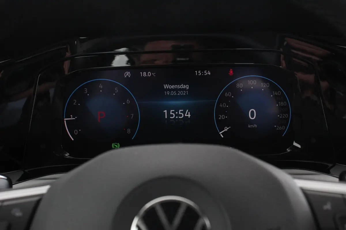 1.0 TSI 110pk Automaat Life Navigatie Climate Control Navigatie Camera Digitale Cockpit Parkeer sensoren  V+A DAB Cruise Control Lichtmetalen Velgen