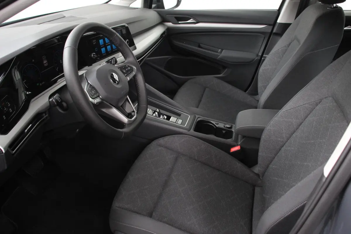 1.0 TSI 110pk Automaat Life Navigatie Climate Control Navigatie Camera Digitale Cockpit Parkeer sensoren  V+A DAB Cruise Control Lichtmetalen Velgen