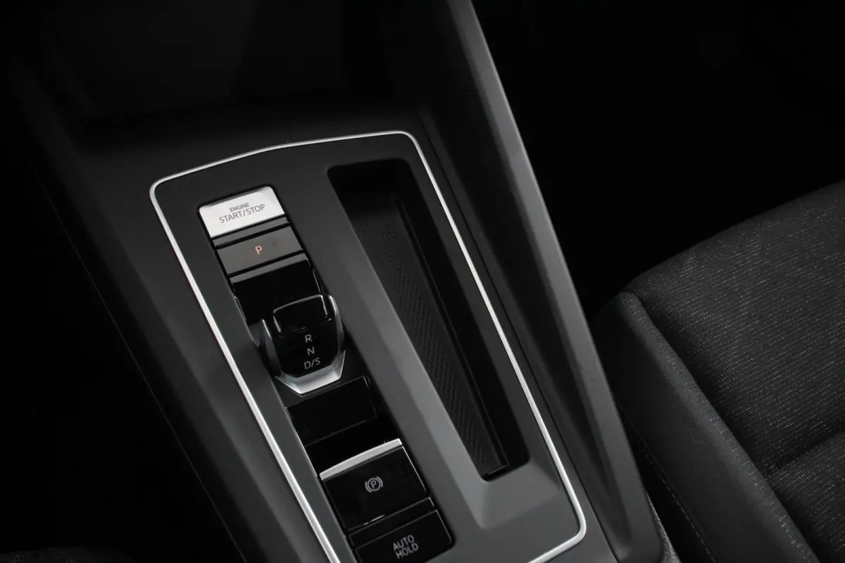 1.0 TSI 110pk Automaat Life Navigatie Climate Control Navigatie Camera Digitale Cockpit Parkeer sensoren  V+A DAB Cruise Control Lichtmetalen Velgen